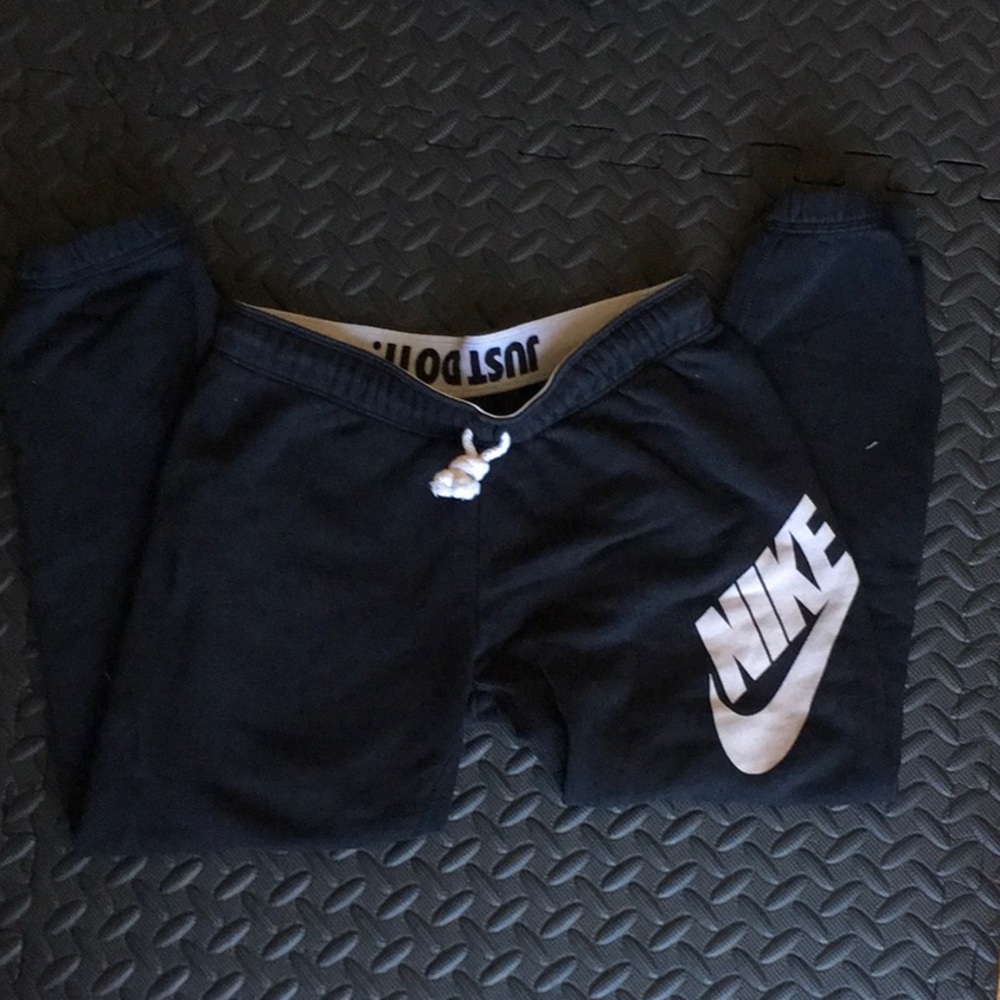 Nike Cropped Sweatpants